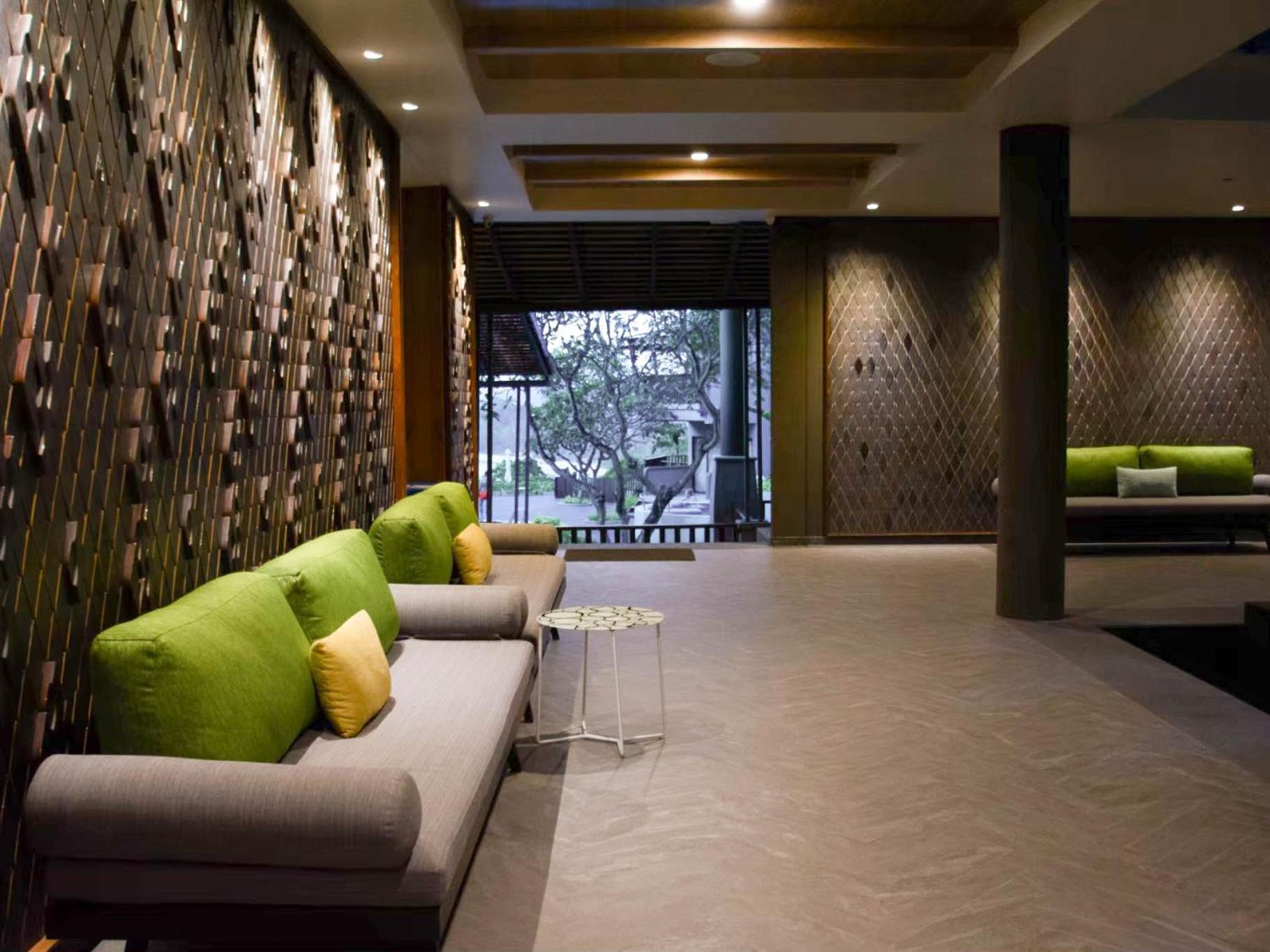 アンダマン カナーシア リゾート&スパ【SHA Plus+認定】 カタビーチ エクステリア 写真 The lobby of the hotel