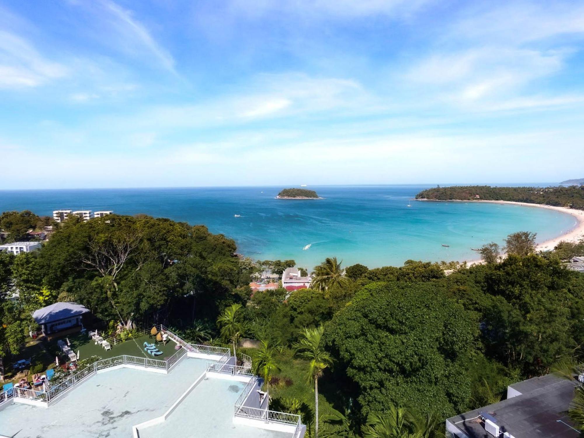 アンダマン カナーシア リゾート&スパ【SHA Plus+認定】 カタビーチ エクステリア 写真 View of the bay from the west