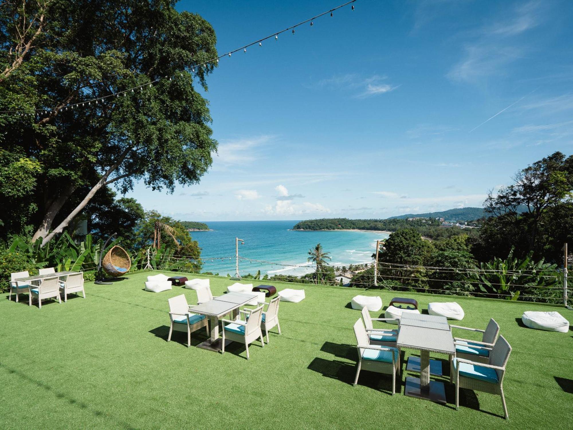 アンダマン カナーシア リゾート&スパ【SHA Plus+認定】 カタビーチ エクステリア 写真 View of the beach from the resort