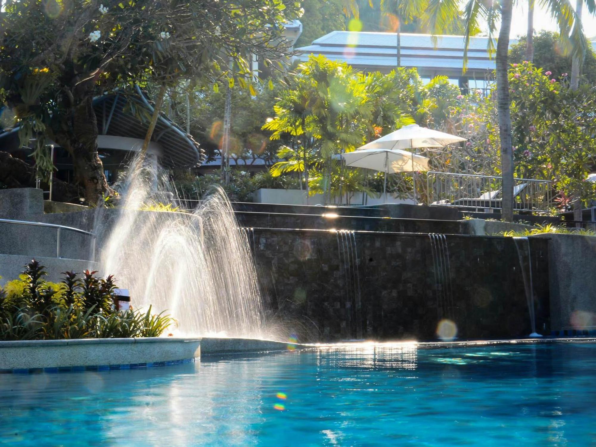 アンダマン カナーシア リゾート&スパ【SHA Plus+認定】 カタビーチ エクステリア 写真 The pool at the hotel