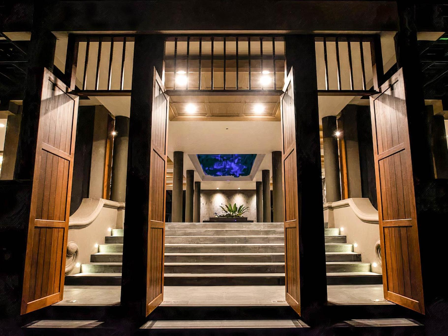 アンダマン カナーシア リゾート&スパ【SHA Plus+認定】 カタビーチ エクステリア 写真 The entrance to the hotel