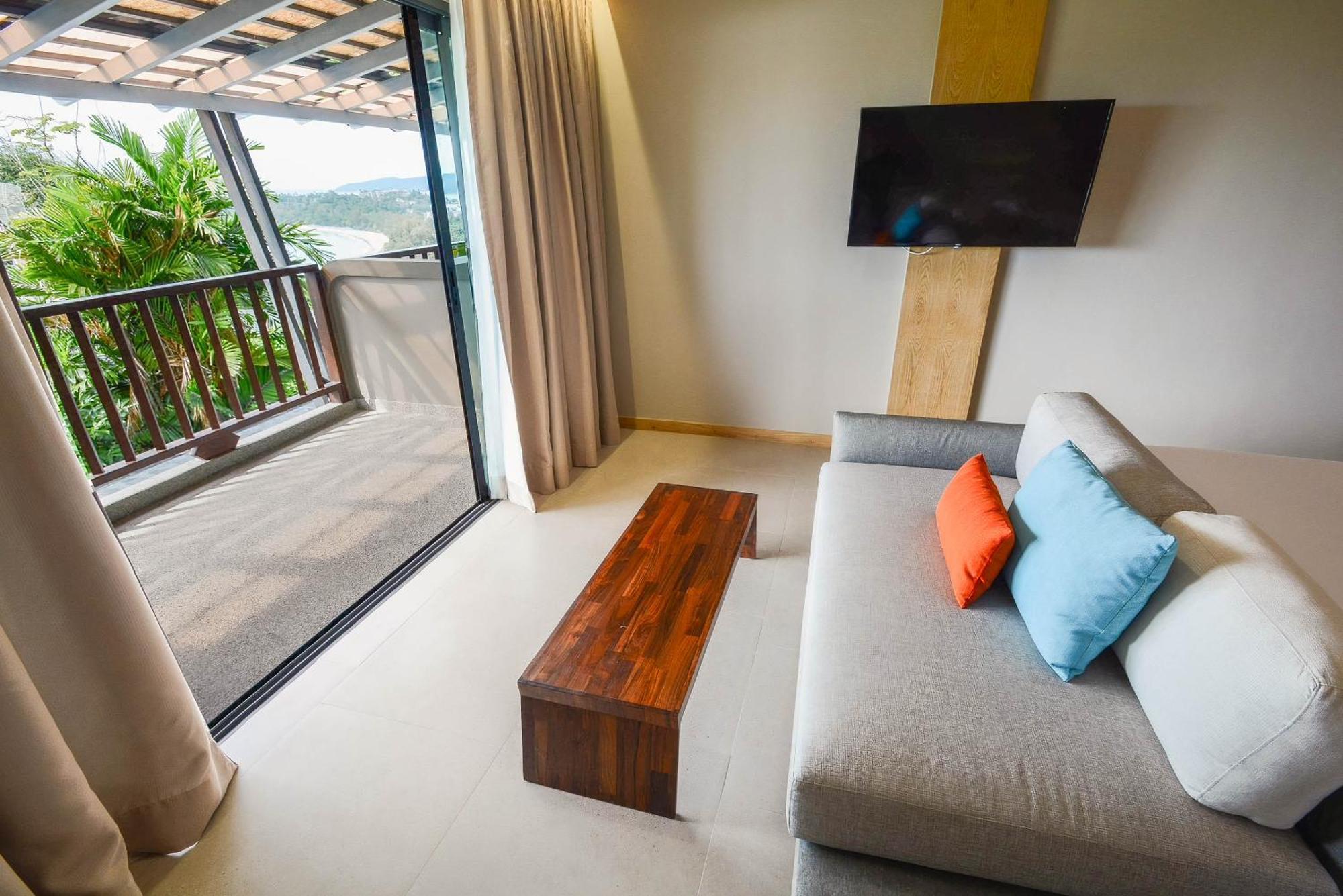 アンダマン カナーシア リゾート&スパ【SHA Plus+認定】 カタビーチ エクステリア 写真 A living room at the resort